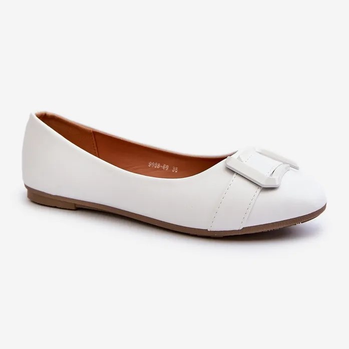 Ballerines en cuir écologique blanc avec ceinture et décoration Cadwenla blanche