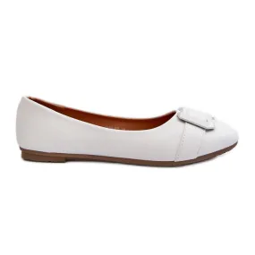 Ballerines en cuir écologique blanc avec ceinture et décoration Cadwenla blanche