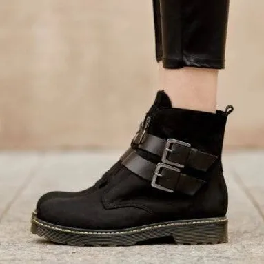 Marco Shoes Bottes noires pour femmes sur un fond transparent épais le noir