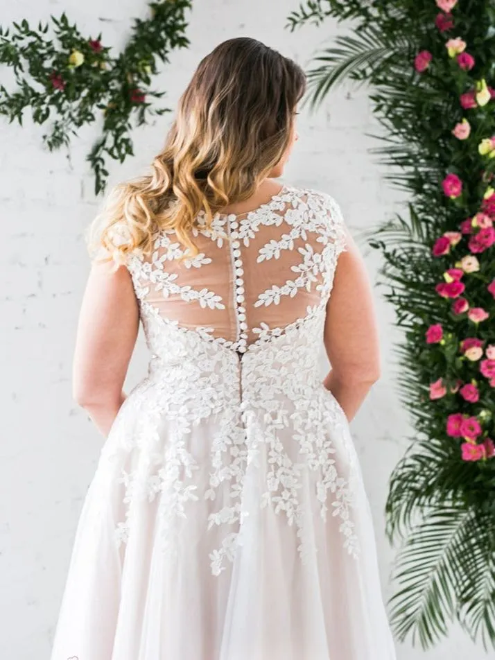 Robe De Mariée Femme Ronde Romantique Tulle Dentelle Avec Ceinture